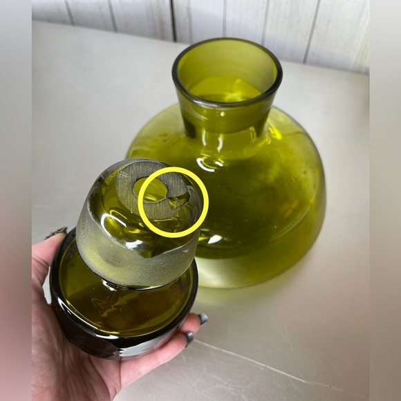 Vintage Mid-Century Green Decanter Wine With Glass Stopper - Picture 5 of 8